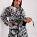 Bílý a černý dlouhý houndstooth kabát