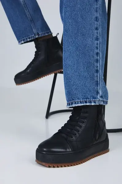 Kožené tenisky Medicine