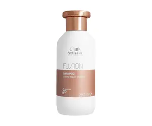 Posilující regenerační šampon pro poškozené vlasy Wella Professionals Fusion Shampoo - 250 ml (99350169113) + dárek zdarma