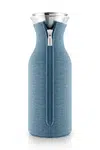 Karafa Eva Solo Dusty Blue 1 L průhledná barva