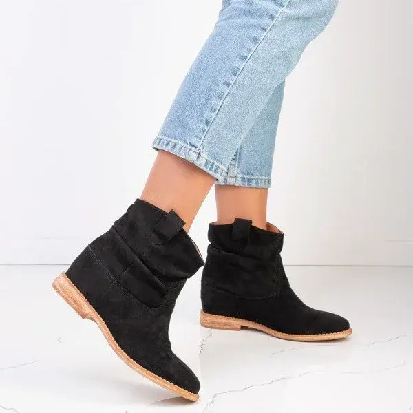 Resti Black boots a'la cowgirls on a covered anchor Daressco - Footwear