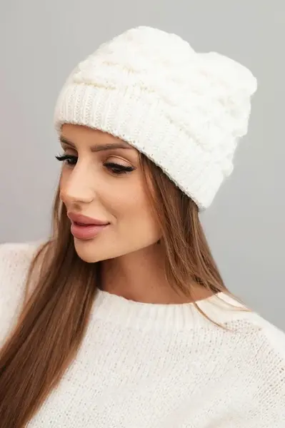 Dámska čiapka Emma s otvoreným vzorom