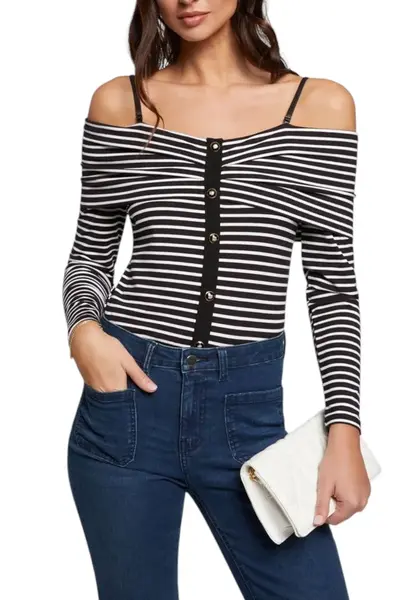 Pruhované body s lodičkovým výstřihem