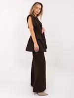 Dámsky komplet s vestou v tmavohnedej farbe