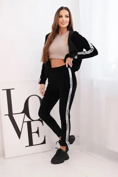 Kesi velúrová súprava s ozdobnými pruhmi čierna