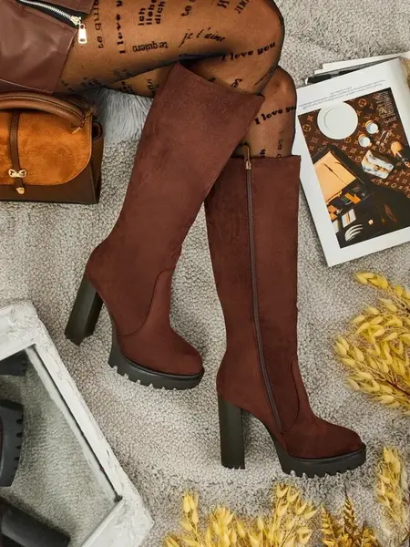 Dámské kozačky na podpatku z eko-semiše