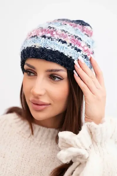 Dámská zimní čepice Kesi s dekorativními krystaly