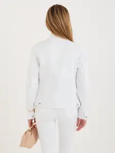 Bílá džínová bunda s límcem