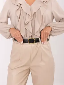 Béžové nohavice s volánovou blúzkou