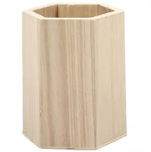 Dřevěný stojan na tužky šestihranný