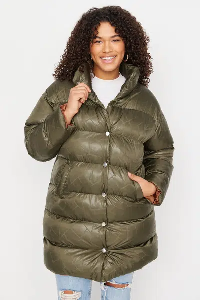 Nafukovací kabát Trendyol Curve Khaki Stand Up Collar s potlačou