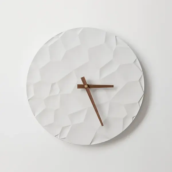 ODLITO Betonové nástěnné hodiny Měsíční kráter – bílá – 30 cm – hnědé ručičky