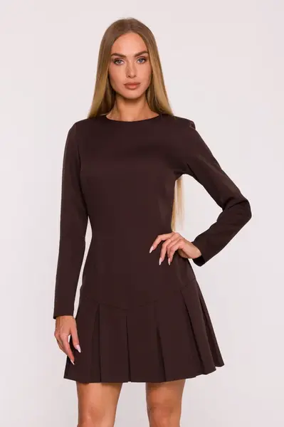 Elegantné mini šaty s boxovými záhybmi hnedé