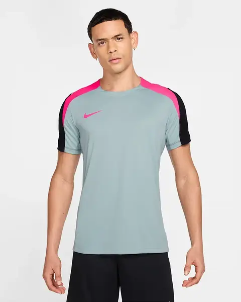 Nike Strike M