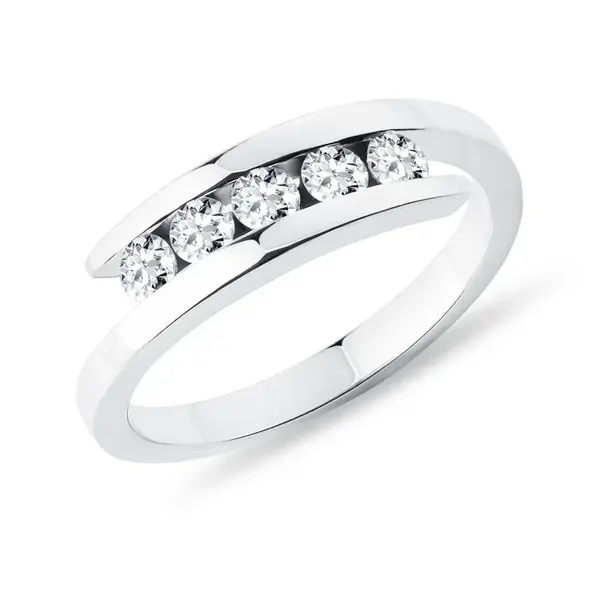 Prstienok z bieleho zlata s piatimi diamantmi KLENOTA