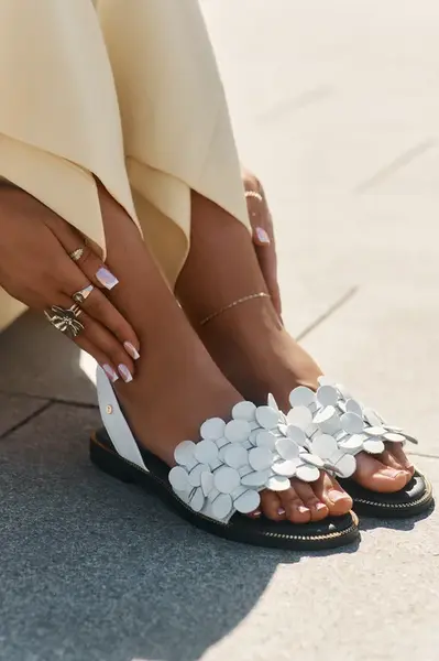 Kožené sandály na plochém podpatku bílé Zazoo 40425