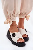 Elegantné Dámske Kožené Sandále Na Klíne S Ozdobou Béžové Artiker