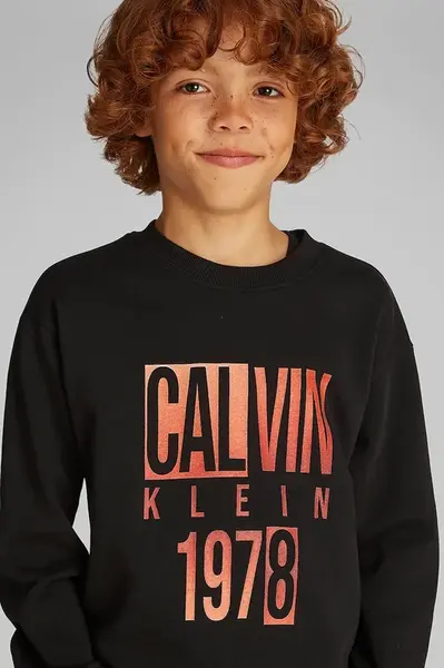 Dětská bavlněná mikina Calvin Klein Jeans černá barva, s potiskem, IB0IB02463