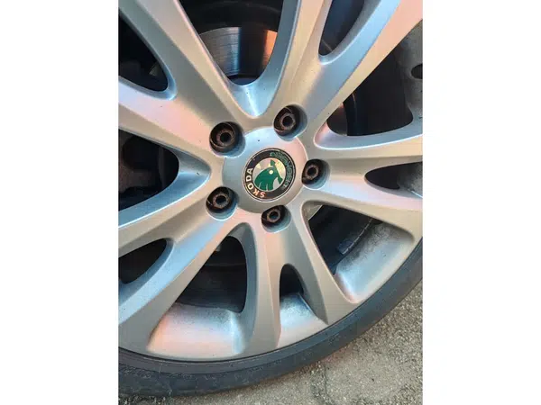 Gorecki Kryty šroubů kol, 19 mm, černé, s pinzetou, 21 ks
