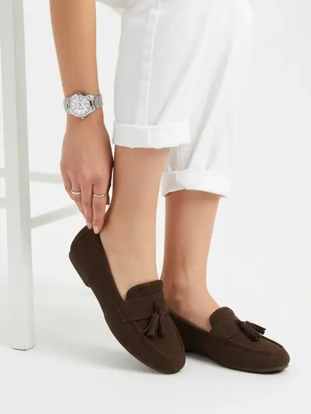 Hnedé mokasíny s ozdobnými strapcami