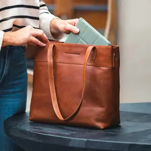 Dámska kožená kabelka The Chesterfield Brand Diva - koňak