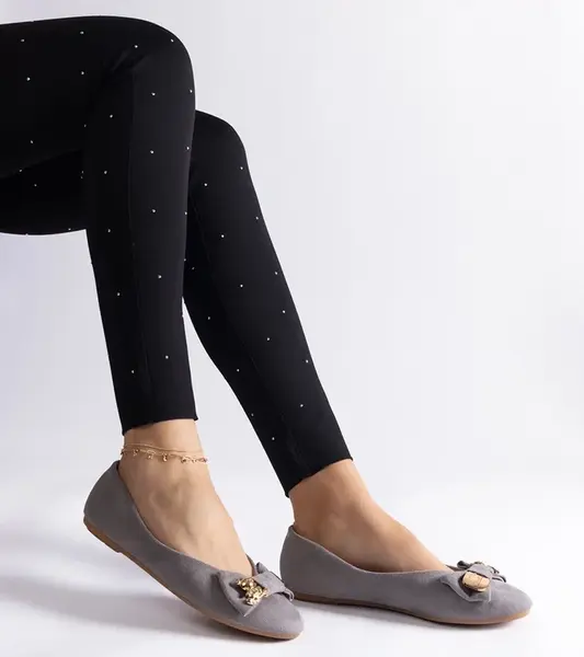 Gemre Gray ballet flats adorned with a bow and brooch Esdras