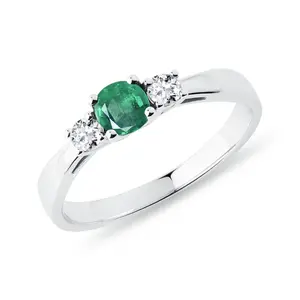 Smaragdový prsten s diamanty v bílém zlatě KLENOTA