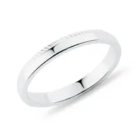 Dámský snubní prsten s jemným vzorem v bílém zlatě KLENOTA