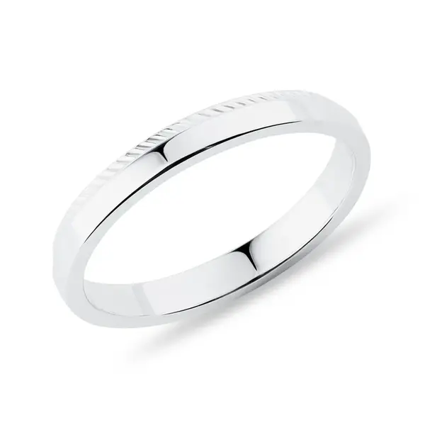 Dámský snubní prsten s jemným vzorem v bílém zlatě KLENOTA