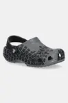 Dětské pantofle Crocs CLASSIC TIRE PRINT CLOG KIDS šedá barva, 211261