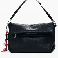 Černá kabelka přes rameno s ozdobou