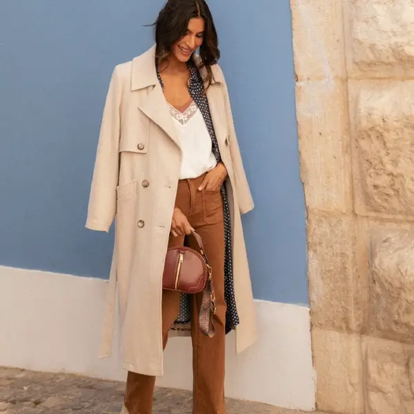 Beige double-breasted coat with Blue Shadow belt