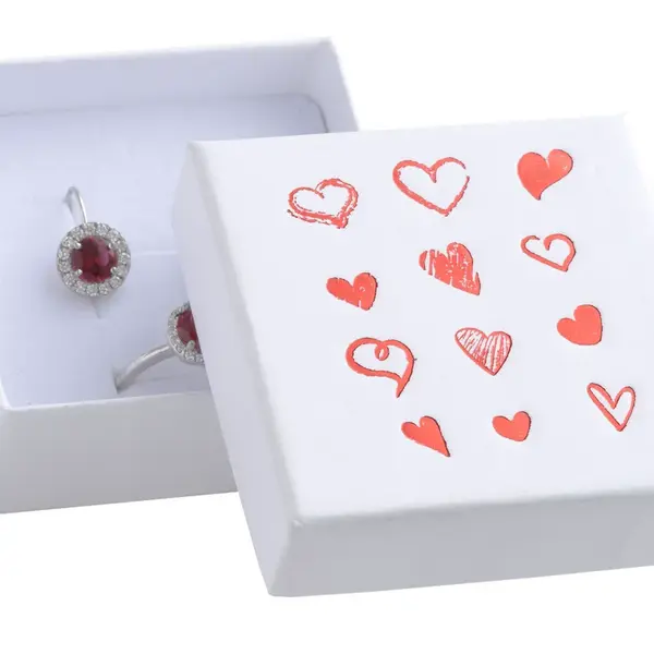 JK Box Bílá dárková krabička na soupravu šperků se srdíčky HRT-4/A1/A7