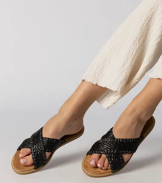 Gemre Black braided women's flip-flops Ellinara
