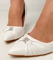 marka niezdefiniowana White classic stiletto pumps with rhinestones Bronney
