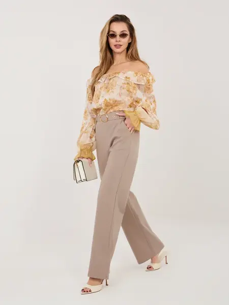 Elegantní kalhoty s pasem v tmavě béžové