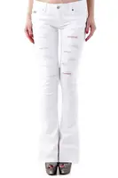 Bílé boyfriend džíny s roztrhaným efektem