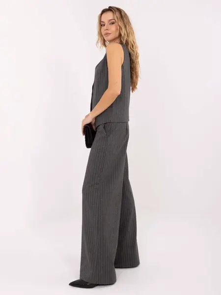 Dámský tmavě šedý komplet s vestou