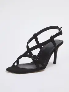 Trendyol Sandále  čierna