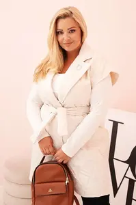 Kesi Włoski Dámska vesta Plus Size prešívaná s opaskom a golierom svetlo béžová