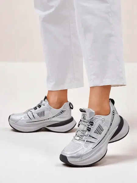 Resti Women's sporty sneakers on a thicker sole Roality