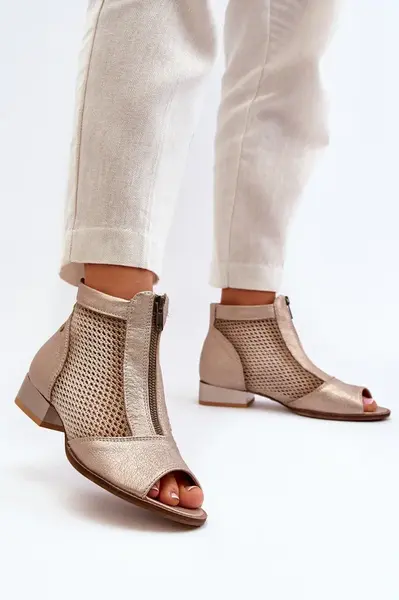 Dámske topánky na plochom opätku s otvorenými prstami Maciejka