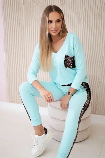 Set with a motif of a panther mint