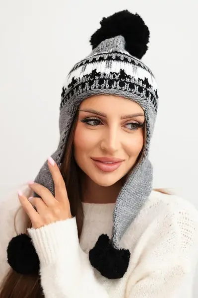 Zimní vlněná čepice s ušima a bambulkami