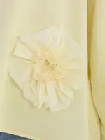 Světle žlutá halenka s ozdobou