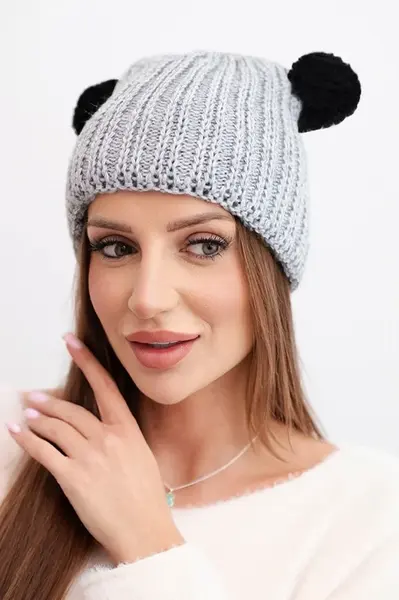 Dámská zimní čepice s bambulkami Kesi K433