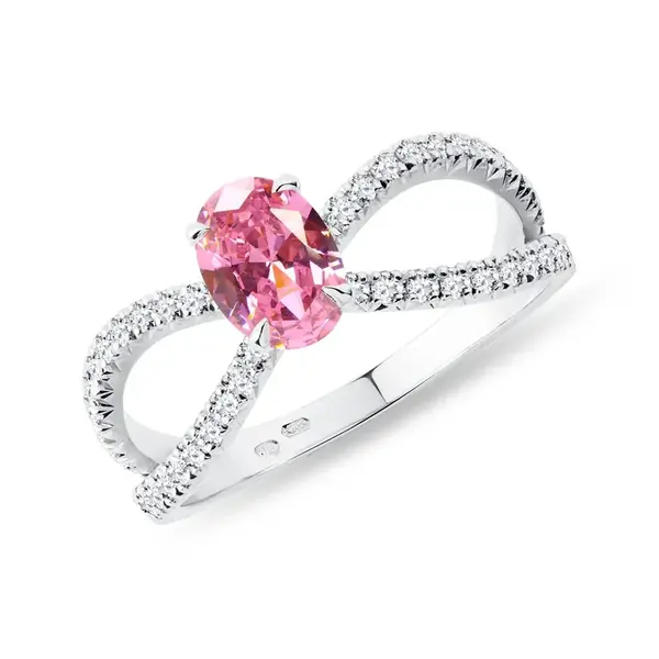 Zásnubný prsteň s ružovým zafírom a diamantmi v bielom zlate KLENOTA