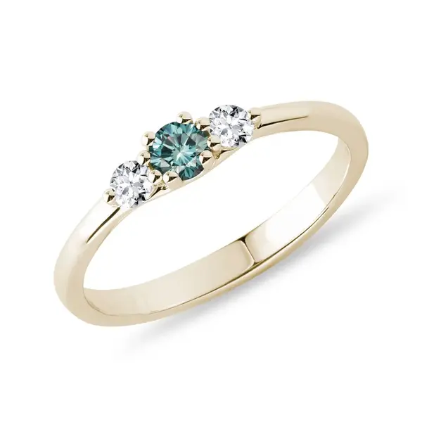 Briliantový prsten triáda s modrým diamantem ve žlutém zlatě KLENOTA