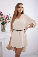 Kesi Włoski Šaty s delšími zády a pásem světle béžová
