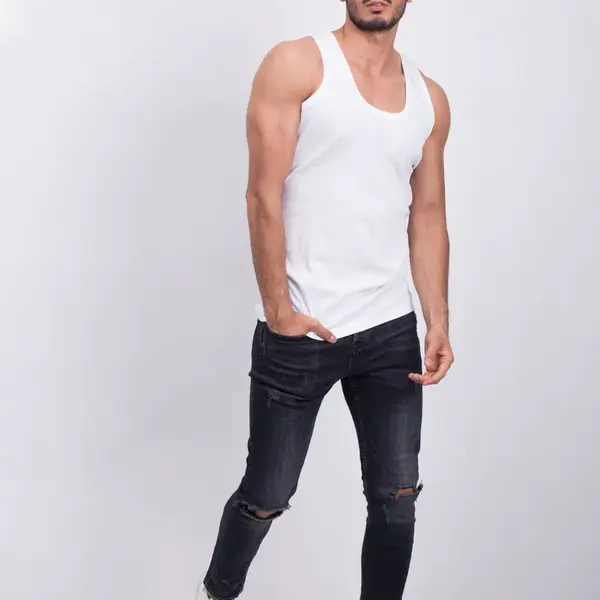 Zvážte biele pánske tielko